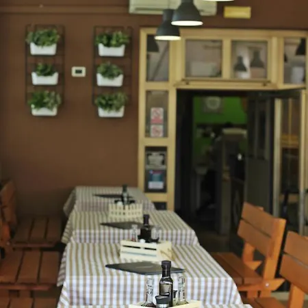 And Doris בית הארחה 4*