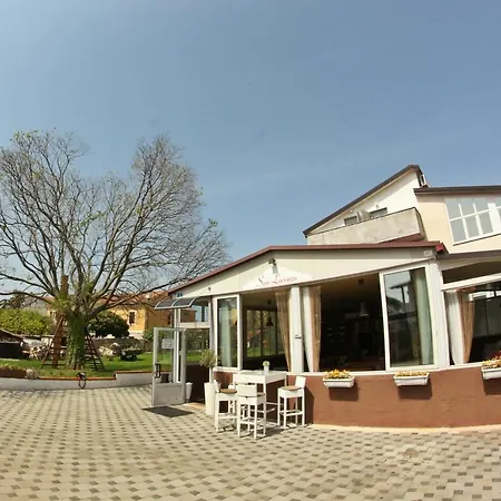 בית הארחה And Doris 4*