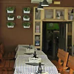And Doris Πανσιόν 4*